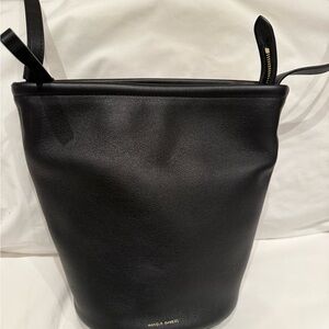 NWT Mansur Gabriel black leather bucket cross body bag